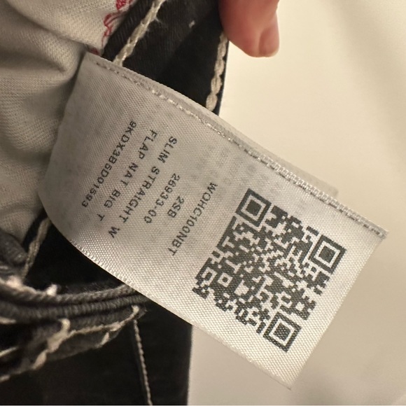 True Religion Black Skinny Jeans with White Stitching - Picture 9 of 11